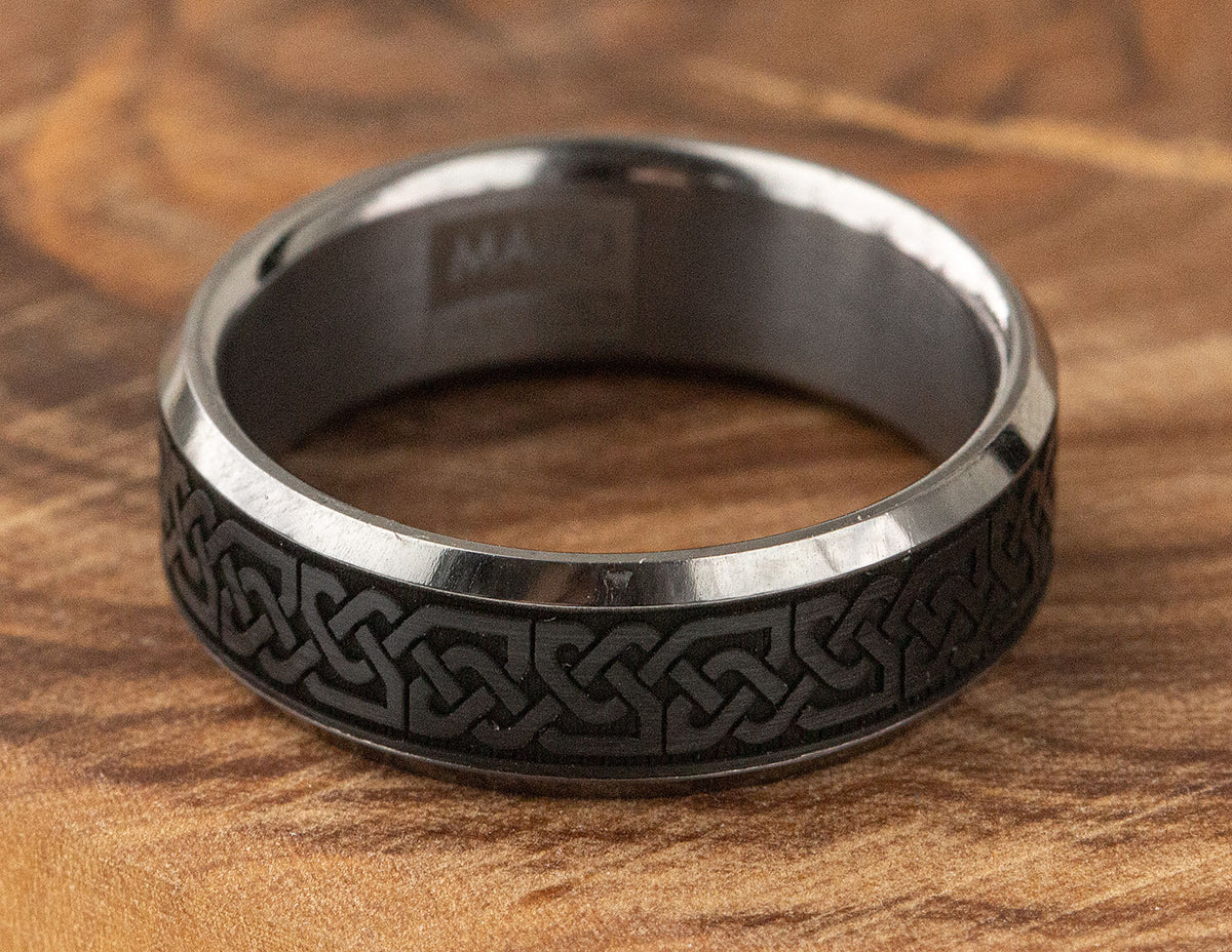 7mm Men's Wedding Band in Grey Tantalum and Black Carbon Fiber