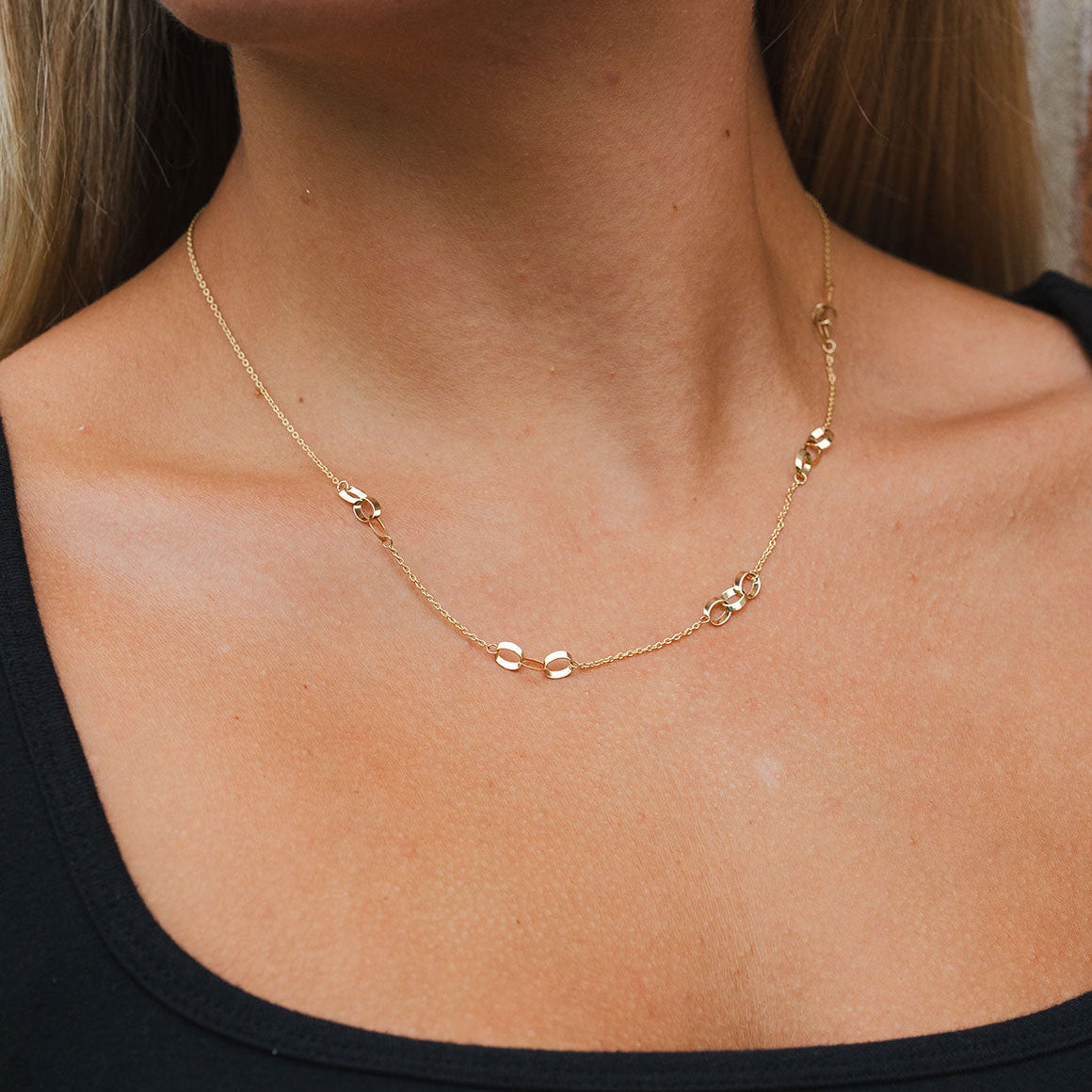 Twisted Oval Station Necklace Chain in 10K Yellow Gold