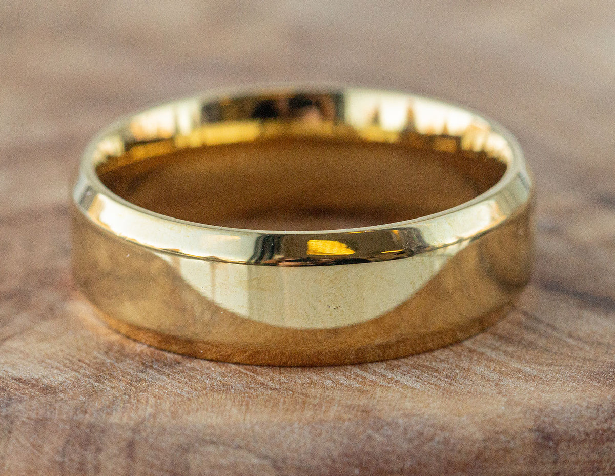 7mm High Polish Men's Wedding Band in 14K Yellow Gold