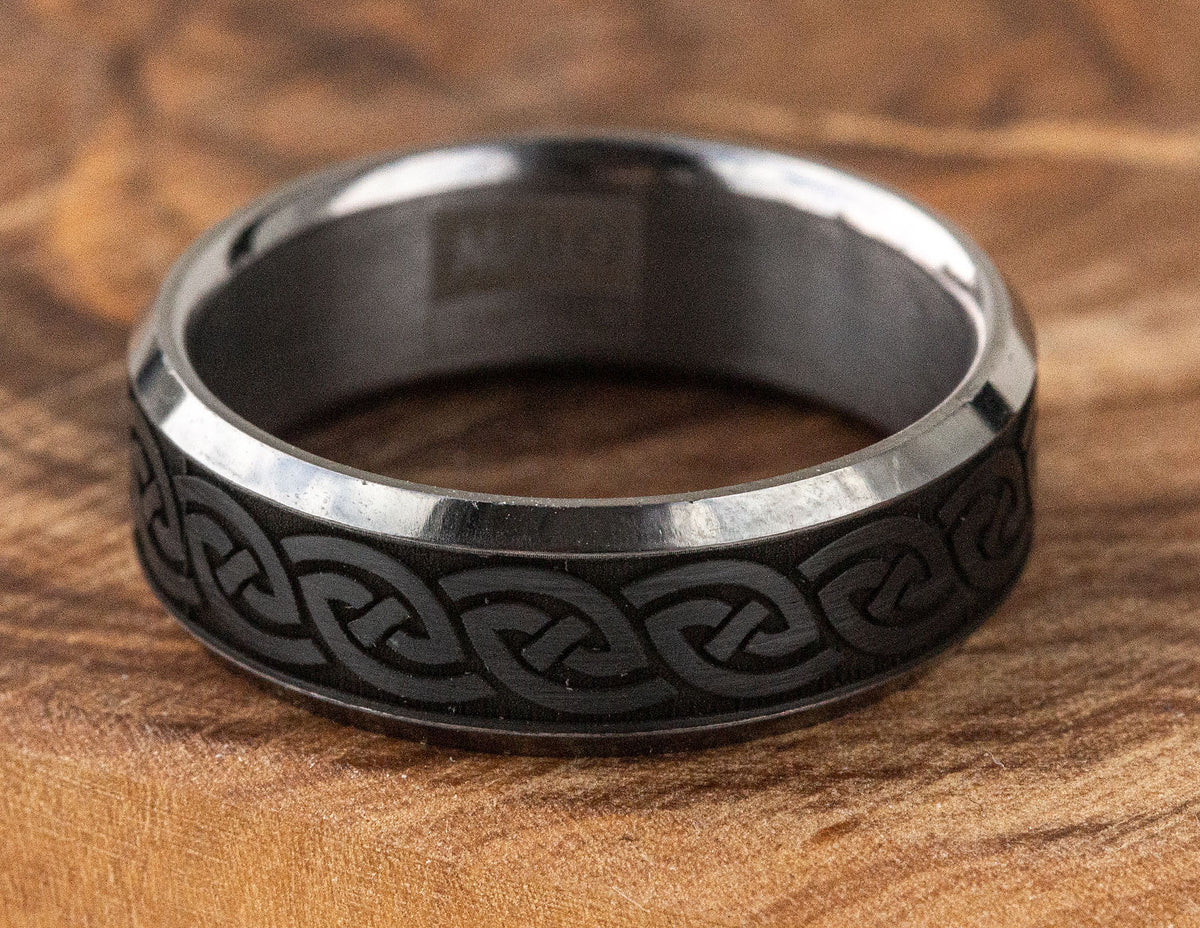 7mm Men's Wedding Ring in Grey Tantalum and Black Carbon Fiber