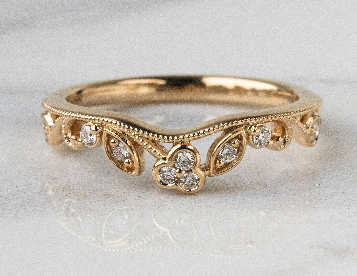 1/8ct. t.w. Leafy Diamond Wedding Ring in 14K Yellow Gold
