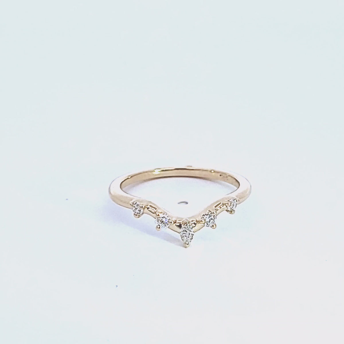 1/5ct. t.w. Curved Wedding Ring in 14K Yellow Gold