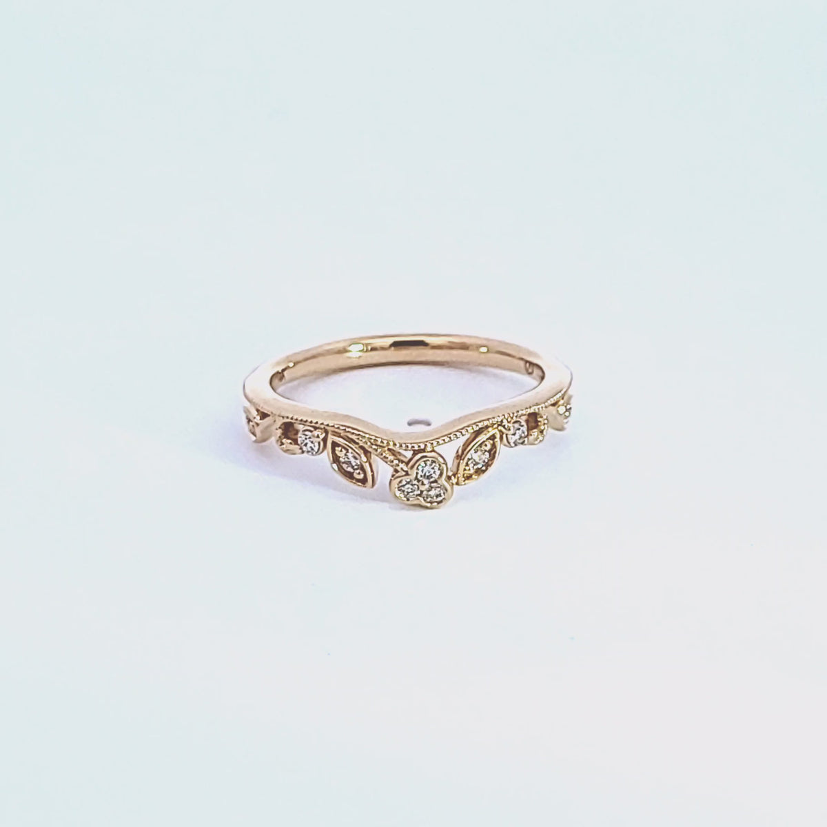 1/8ct. t.w. Leafy Diamond Wedding Ring in 14K Yellow Gold